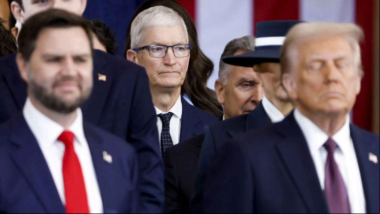 Trump amenaza con unos aranceles del 25% al iPhone si no se fabrica en EEUU